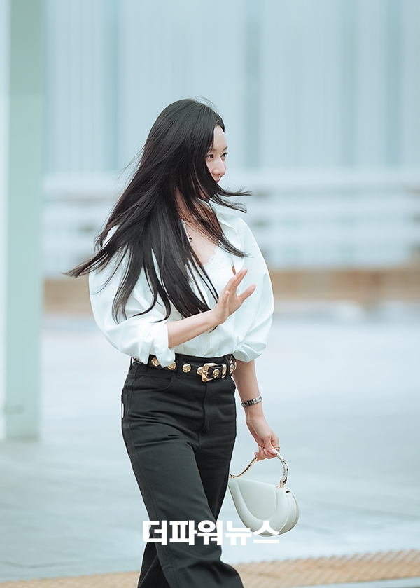 김지원, 인천국제공항 출국