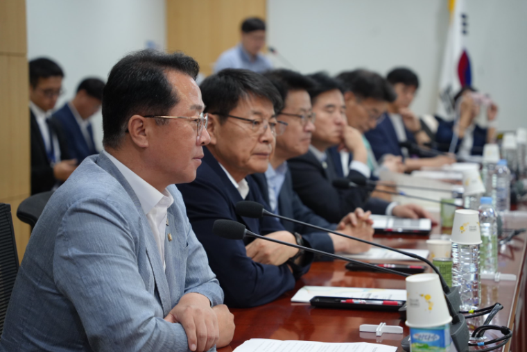 문금주 (왼쪽) 국회의원 (사진=의원실)