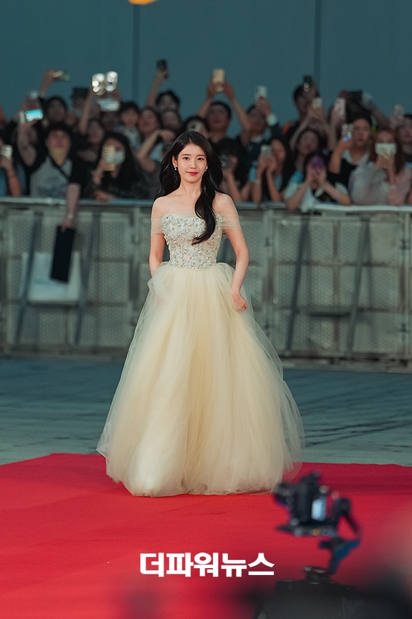 아이유, 제4회 청룡시리즈어워즈 레드카펫 행사