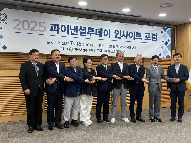 안도걸 (가운데) 국회의원 (사진=의원실)
