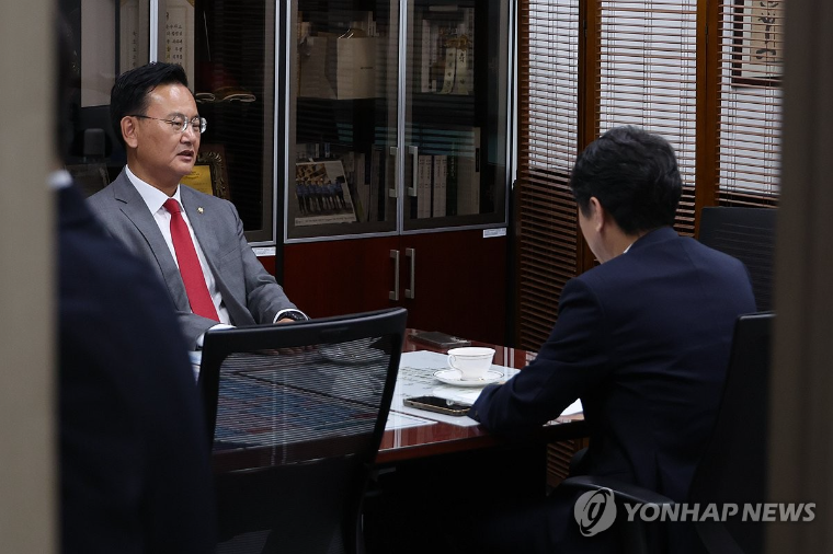 유상범 (왼쪽) 국회의원 (사진=연합뉴스)