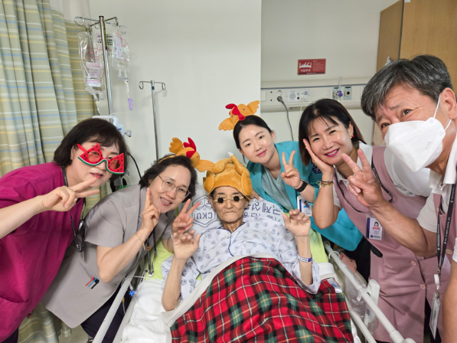 국제성모병원, 호스피스 병동 환자 위한 '더위 타파! 초복 나기' 행사 개최