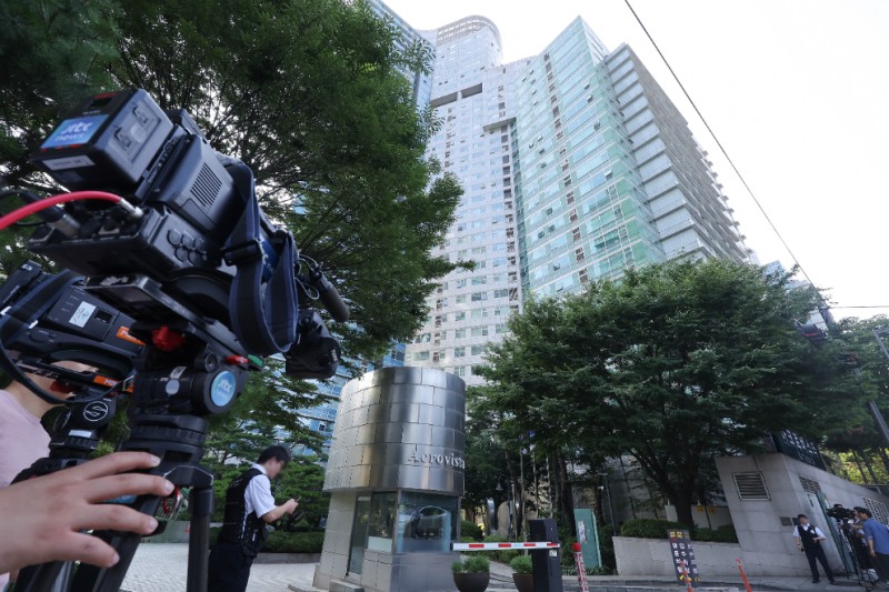 김건희 특검, 서초구 아크로비스타 압수수색 시도(사진=연합뉴스)