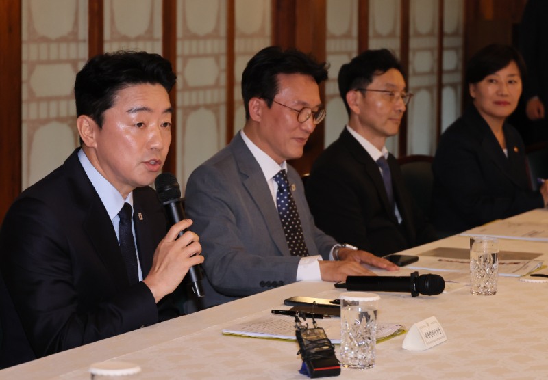 발언하는 강훈식 대통령 비서실장(사진=연합뉴스)