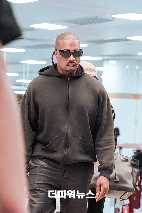 칸예 웨스트, 김포국제공항 입국