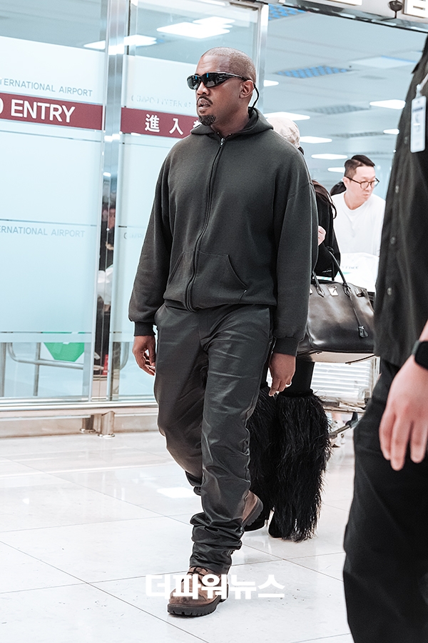 칸예 웨스트, 김포국제공항 입국