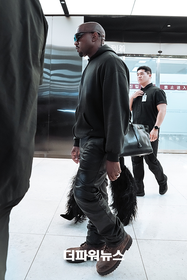 칸예 웨스트-비앙카 센소리, 김포국제공항 입국