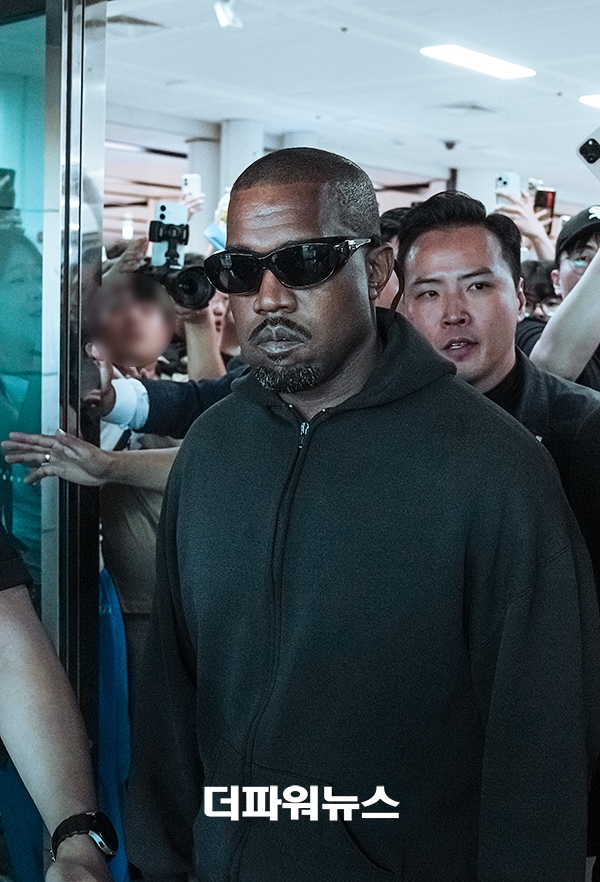 칸예 웨스트, 김포국제공항 입국