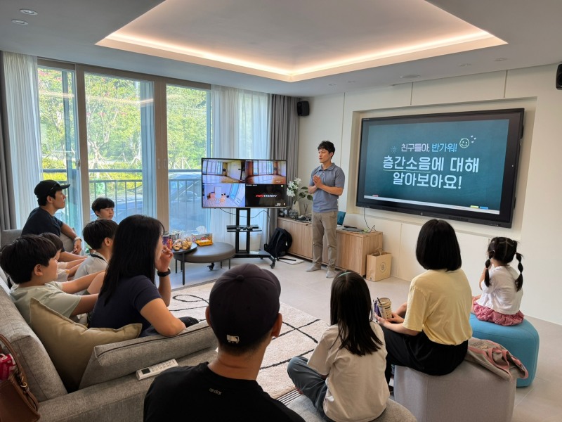LH 층간소음 시험시설인 '데시벨35랩'(dB35Lab)*에서에서 층간소음 에방을 위한 교육이 진행되고 있다.(사진=LH)