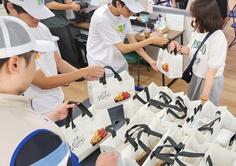 교촌치킨, 대학RCY '촌스러버'와 발달장애인 음악단 재능기부 동행