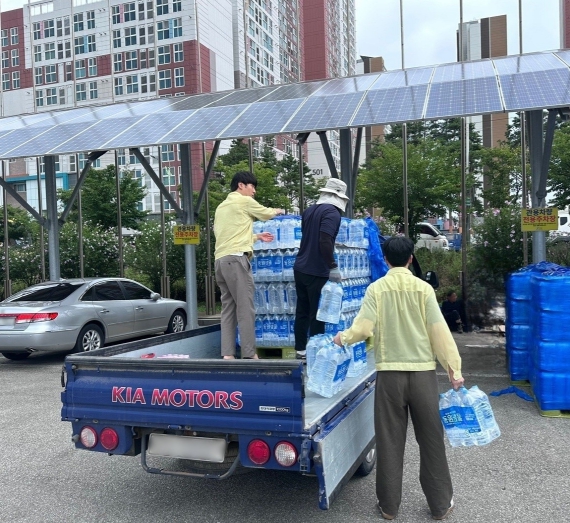 음성군, 증평군 단수 피해 주민 위해 생수 2천여병 긴급 지원