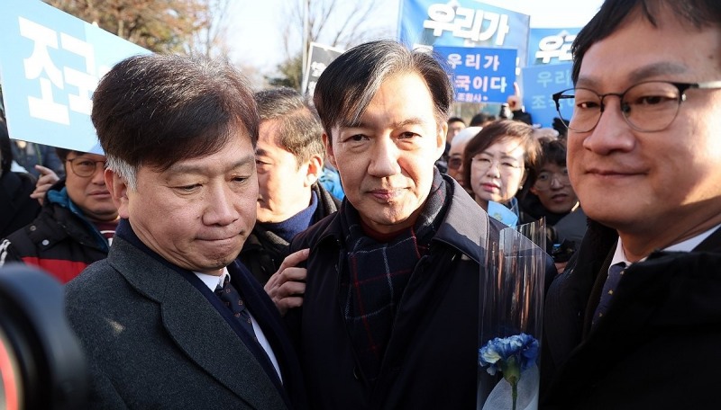 서울구치소 향하는 조국 전 대표(사진=연합뉴스)