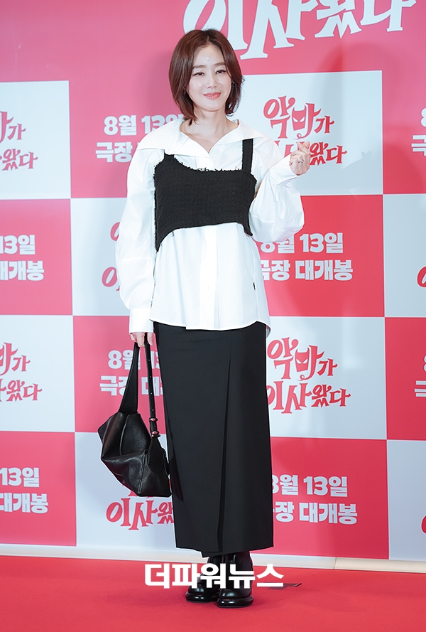 김성령, 영화 '악마가 이사왔다' VIP 시사회