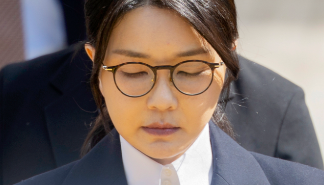 서울중앙지법 나서는 김건희 여사. 사진=연합뉴스