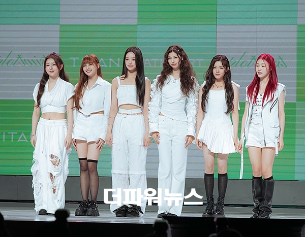 앳하트(AtHeart), 첫 번째 EP 'Plot Twist' 쇼케이스