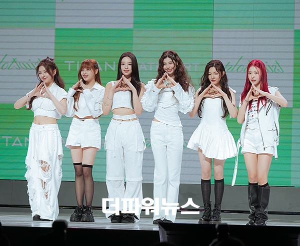 앳하트(AtHeart), 첫 번째 EP 'Plot Twist' 쇼케이스