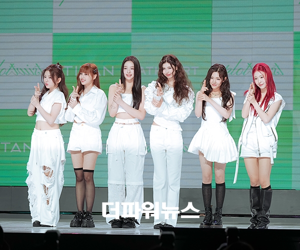 앳하트(AtHeart), 첫 번째 EP 'Plot Twist' 쇼케이스