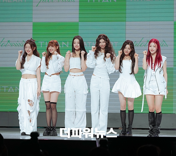 앳하트(AtHeart), 첫 번째 EP 'Plot Twist' 쇼케이스