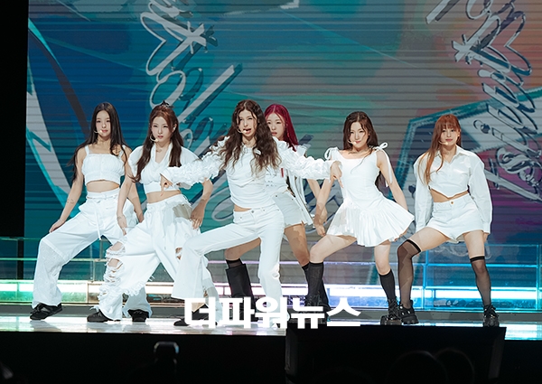 앳하트(AtHeart), 첫 번째 EP 'Plot Twist' 쇼케이스