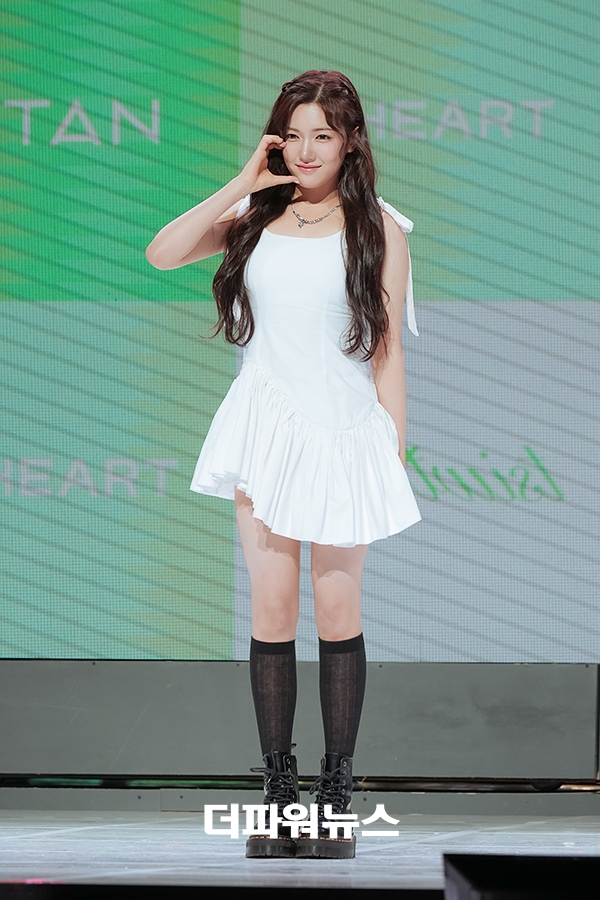 앳하트(AtHeart) 서현, 첫 번째 EP 'Plot Twist' 쇼케이스