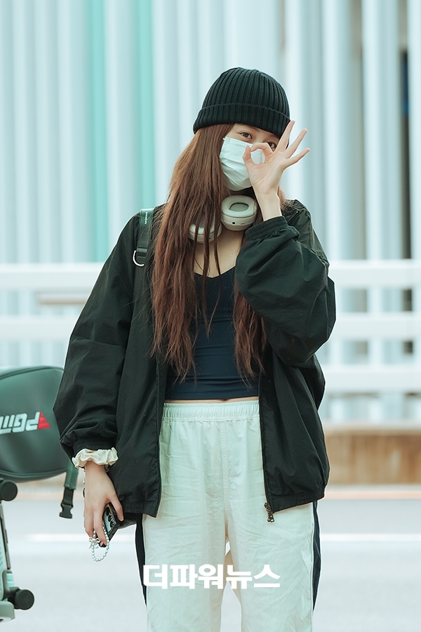 르세라핌 허윤진, 인천국제공항 출국