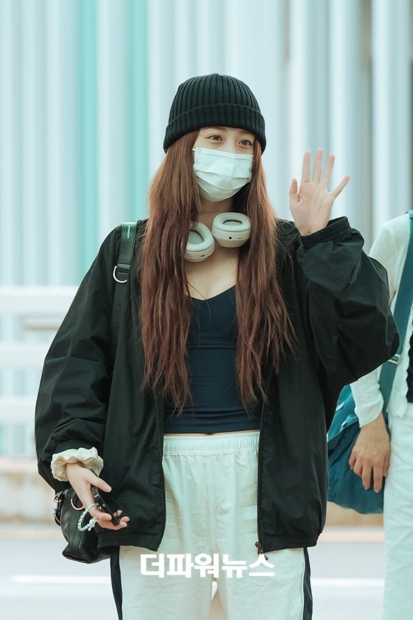 르세라핌 허윤진, 인천국제공항 출국