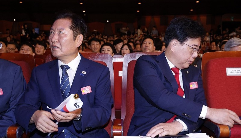광복절 경축식 참석한 정청래 대표와 송언석 비대위원장(사진=연합뉴스)