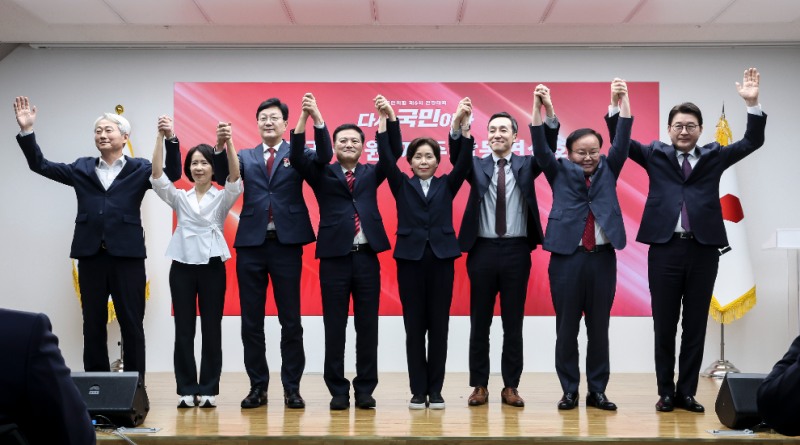 최고위원 후보들 기념촬영(사진=연합뉴스)