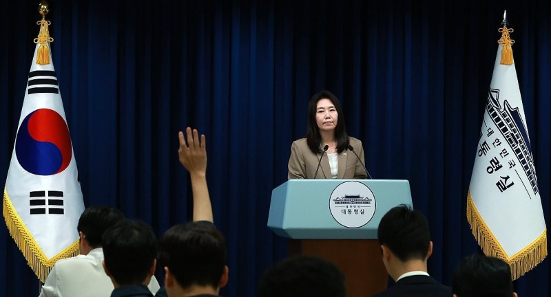대통령실, 지지율 하락에 "국민 목소리 경청하고 있다"