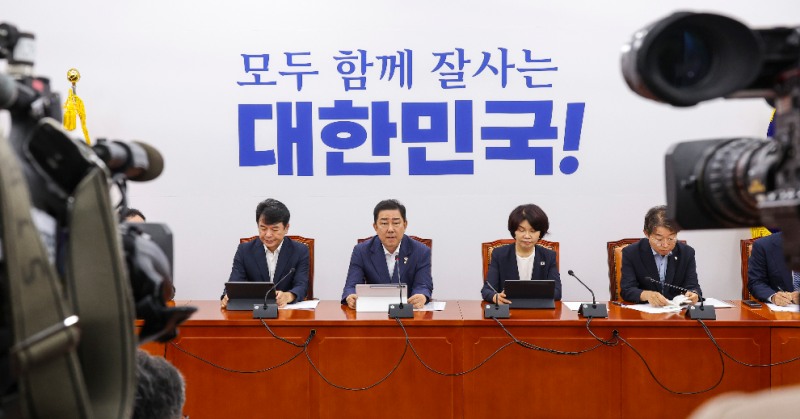 원내 대책 발언하는 김병기 원내대표(사진=연합뉴스)