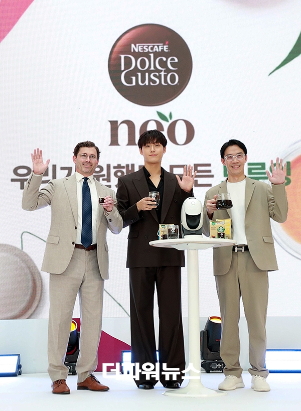 토마스 카소 대표-배우 이도현-아피왓 이리야피찻 부문장, 네스카페 출시 기념 행사