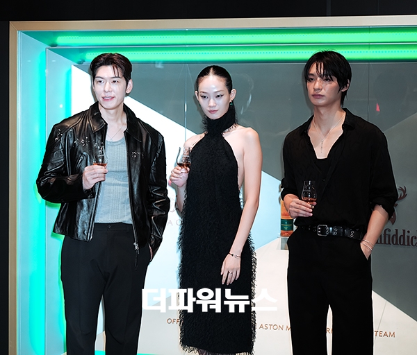 오스틴강-신현지-채종석, 포토월 행사