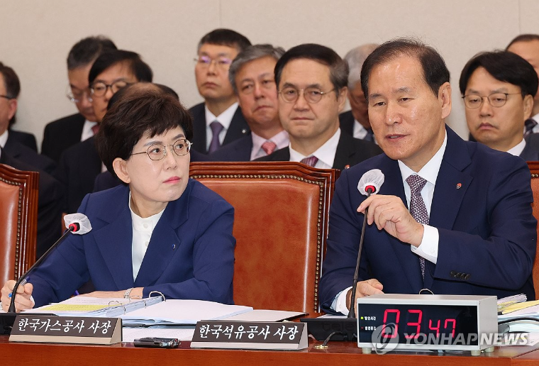 가스공사 최연혜 (왼쪽) 사장. (사진=연합뉴스)