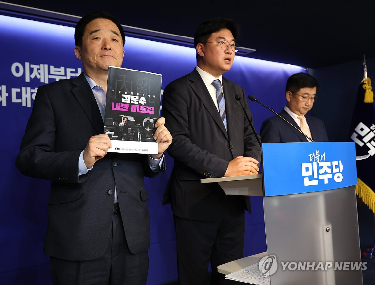 정준호 (가운데) 국회의원 (사진=연합뉴스)