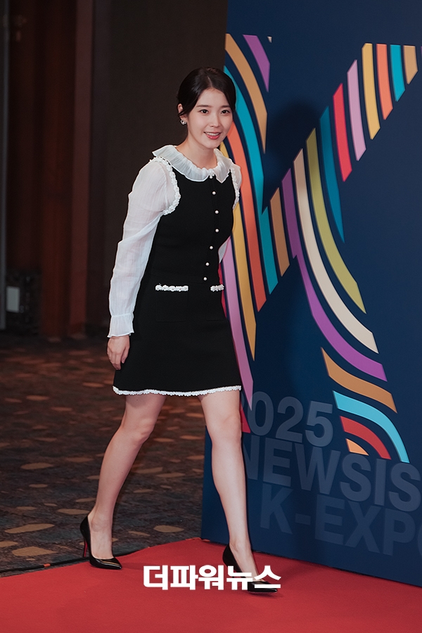 아이유, 2025 뉴시스 한류엑스포 포토월