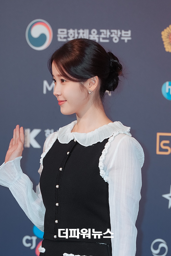 아이유, 2025 뉴시스 한류엑스포 포토월