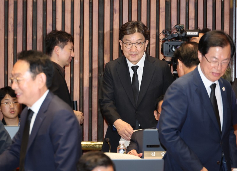 의총 참석한 권성동 의원(사진=연합뉴스)