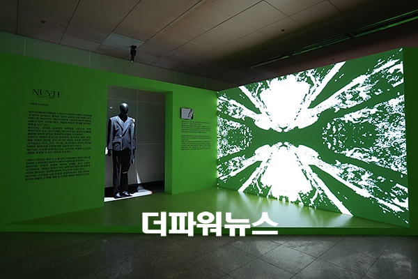 패션×AI 융합 <SECOND SKIN : 패션과 AI, 그리고 빛>