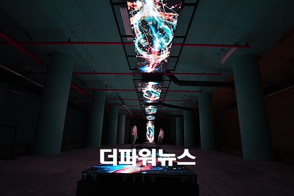 패션×AI 융합 <SECOND SKIN : 패션과 AI, 그리고 빛>