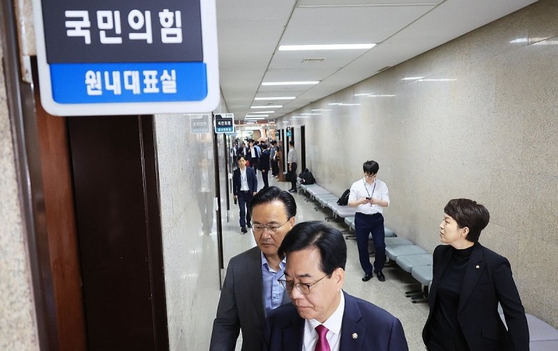 원내대표실 향하는 송언석 원내대표(사진=연합뉴스)