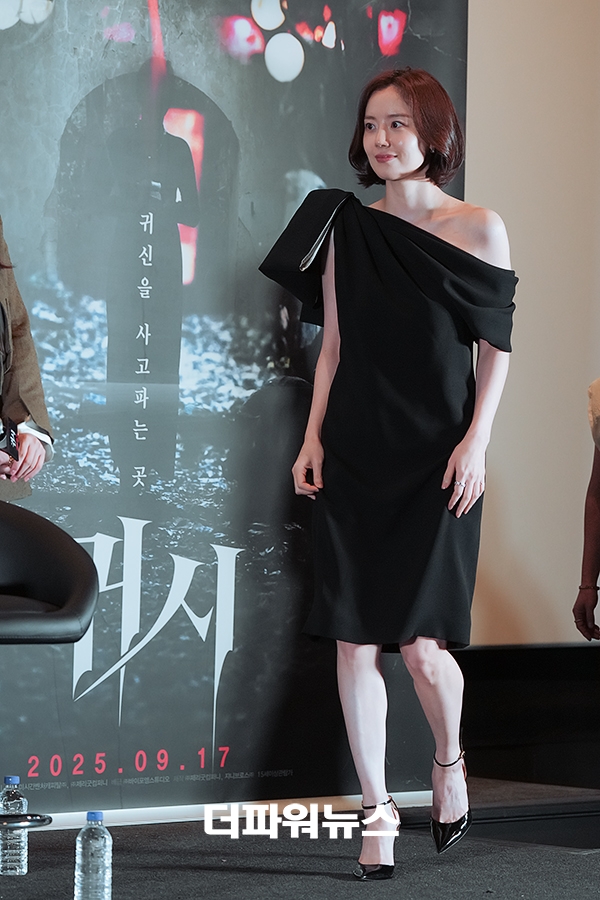 문채원, 영화 귀시 언론시사회