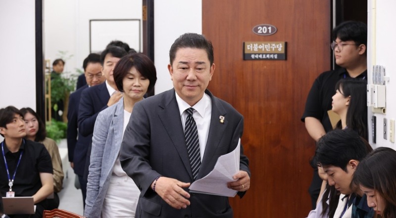 김병기 원내대표, 정책조정회의 입장(사진=연합뉴스)