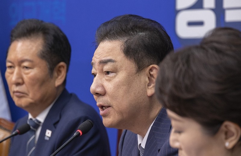 최고위원회의에서 발언하는 김병기 원내대표(사진=연합뉴스)