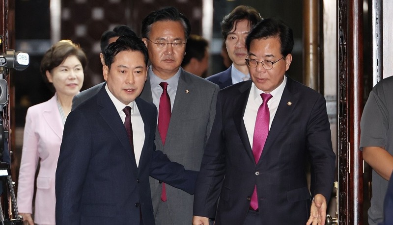 의총장 들어서는 국민의힘 지도부(사진=연합뉴스)