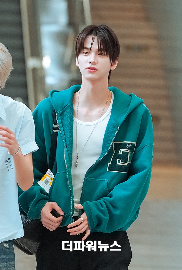 투어스 신유, 김포국제공항 출국