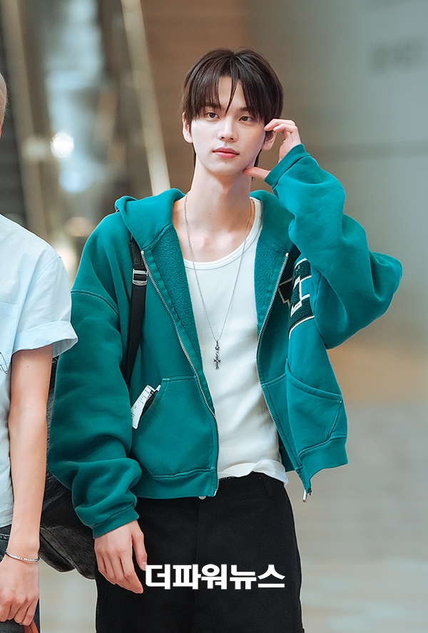 투어스 신유, 김포국제공항 출국