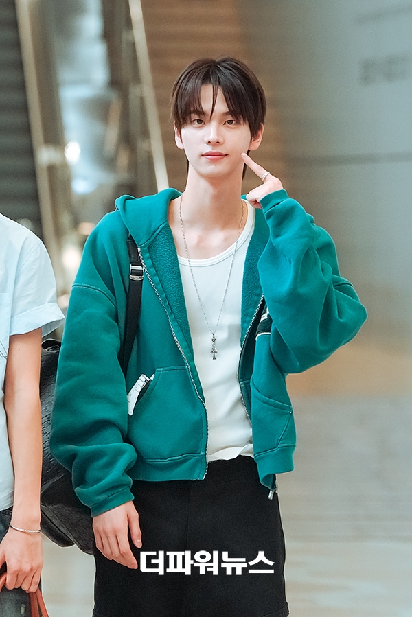 투어스 신유, 김포국제공항 출국