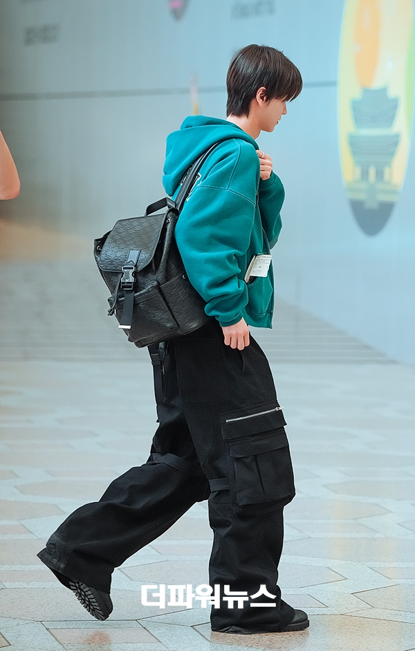 투어스 신유, 김포국제공항 출국