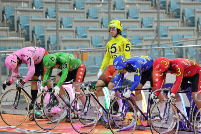 광명스피돔에서 정종진이 특선급 경주 시작에 앞서 출발대 위에 서 있다.(사진=국민체육진흥공단)