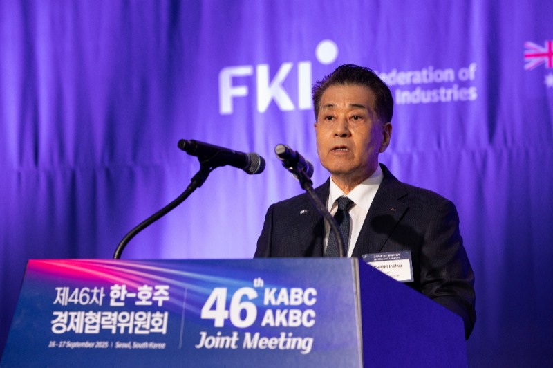 17일 열린 ‘제46차 한-호주 경제협력위원회 합동회의‘에서 장인화 포스코그룹 회장이 개회사를 하고 있다.(사진=포스코그룹)